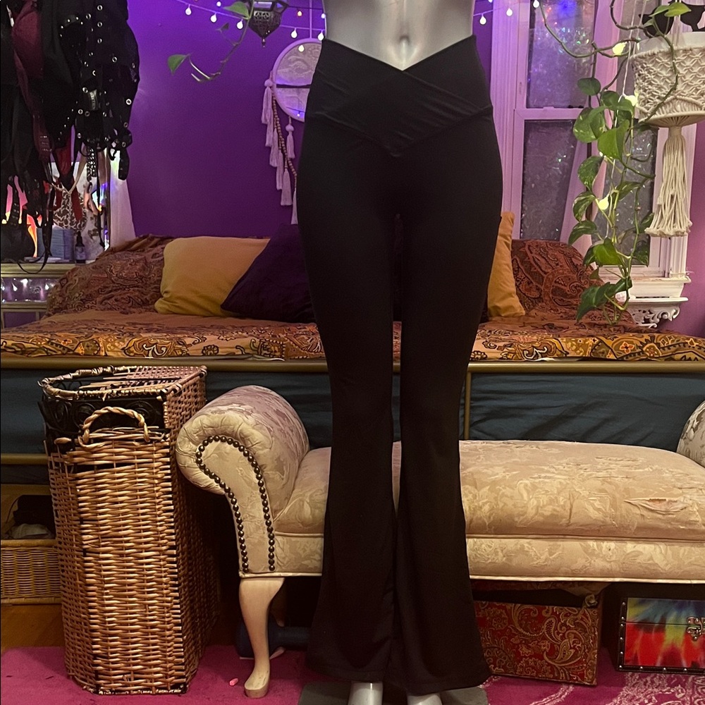 Earthbound crossover waistband bell bottom flare yoga pants - Picture 1 of 4